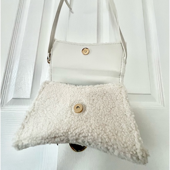 NWT Urban Expressions “Merino” Sherpa Crossbody - Picture 5 of 12